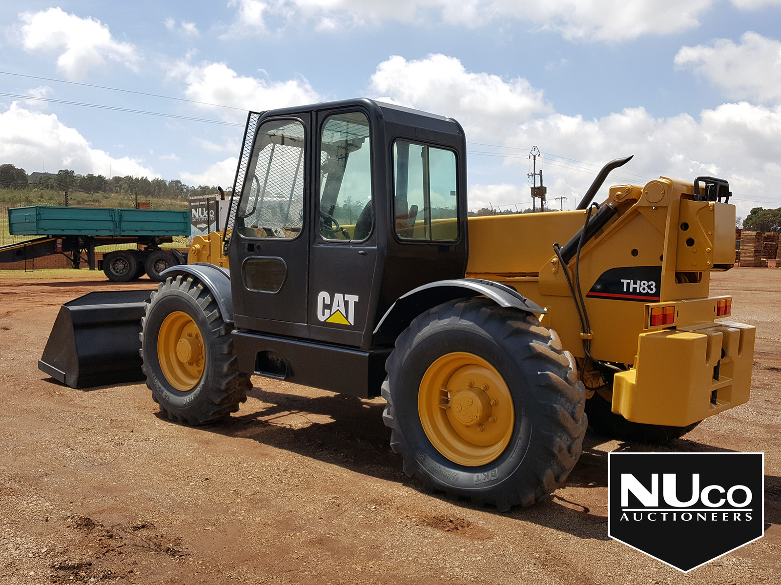 CAT TH83 TELEHANDLER WITH BUCKET NUco Auctioneers