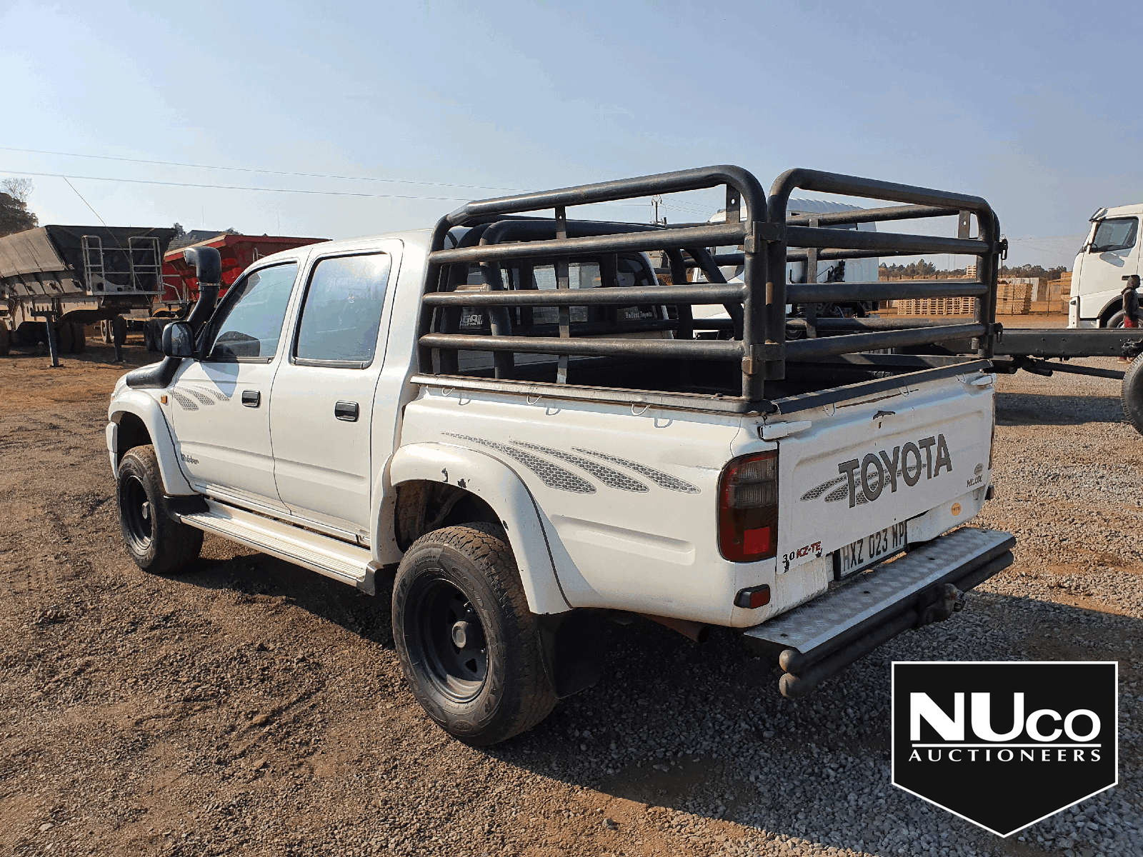 TOYOTA HILUX RAIDER 3.0KZ.TE MANUAL DOUBLE CAB LDV WITH CATTLE BARS