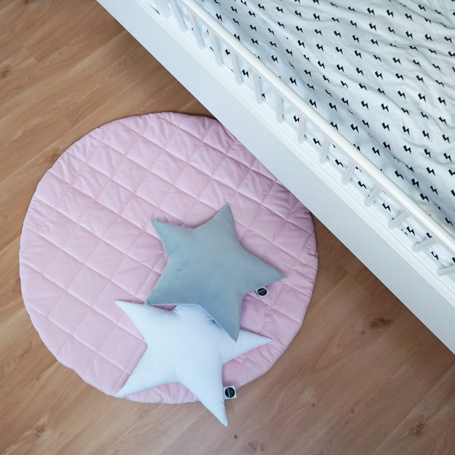 Quilted play mat pink urządź pokój swojego dziecka z Nukko Design