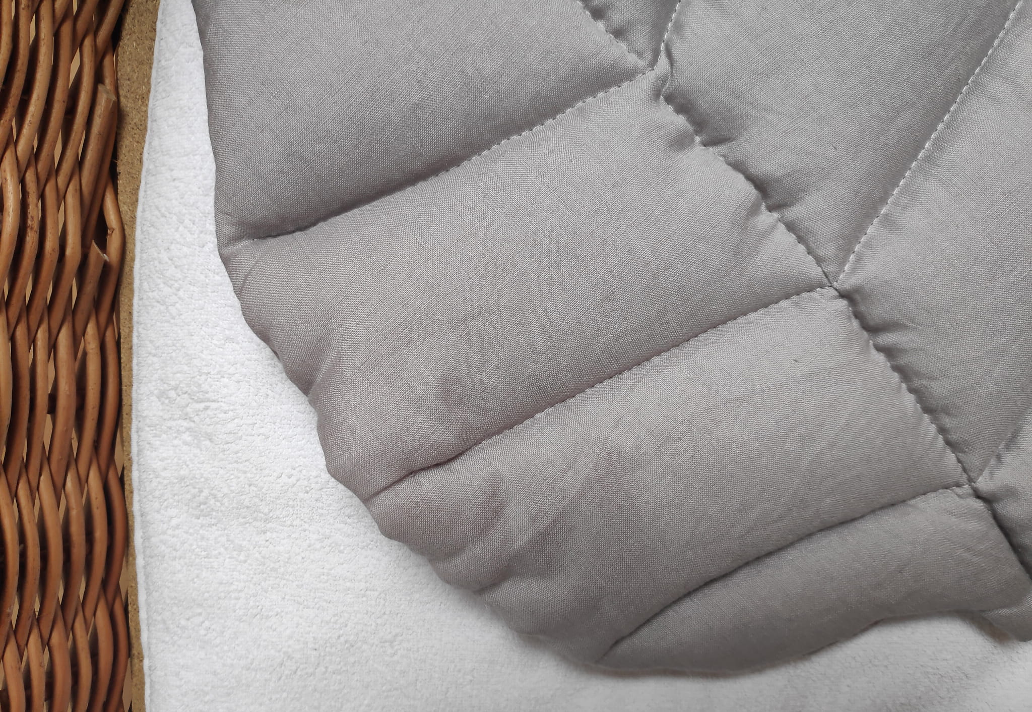 Leaf pillow GREY urządź pokój swojego dziecka z Nukko Design