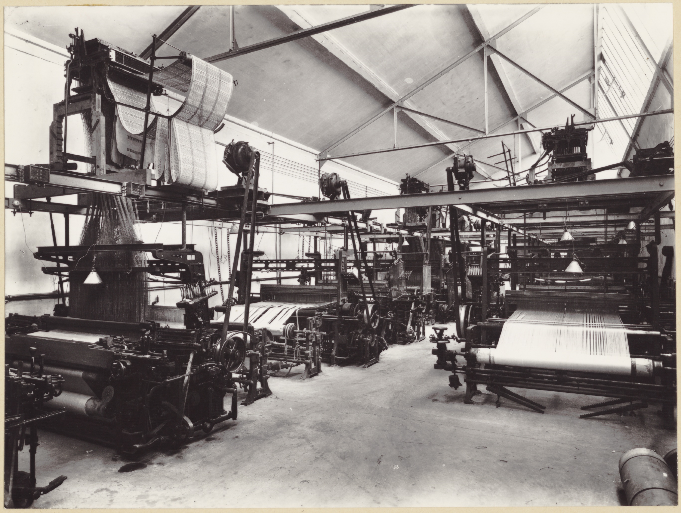 Photographes en RhôneAlpes[Une usine de tissage à la