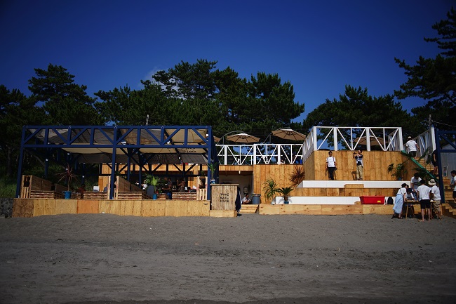 2021年】葉山一色海水浴場！海の家・磯遊び・Bbq・駐車場情報まとめ！｜湘南・三浦半島News！ 葉山一色海岸に、大人が集う海の家がオープン！ | Numero Tokyo