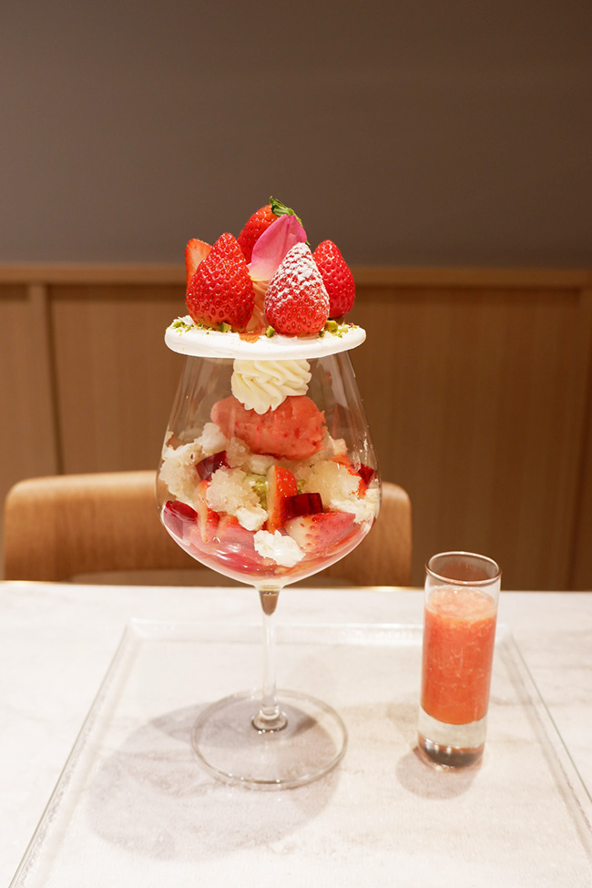 1日10食限定、いちご4種類を使ったプレミアムパフェ！ Numero TOKYO