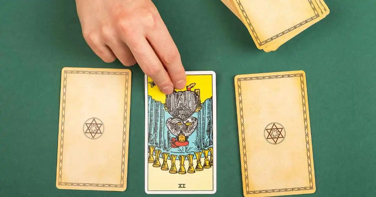 The Three Card Spread Mastery Essential Guide to Tarot Reading