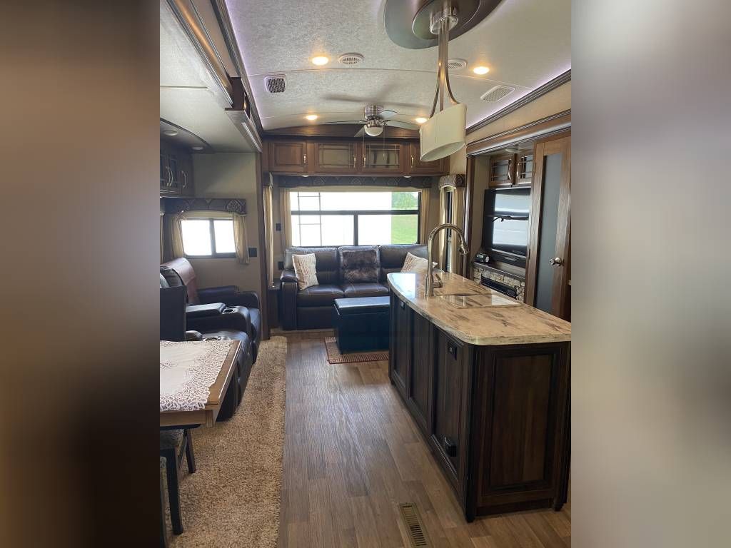2018 Keystone Montana Legacy Edition 3920FB National Vehicle