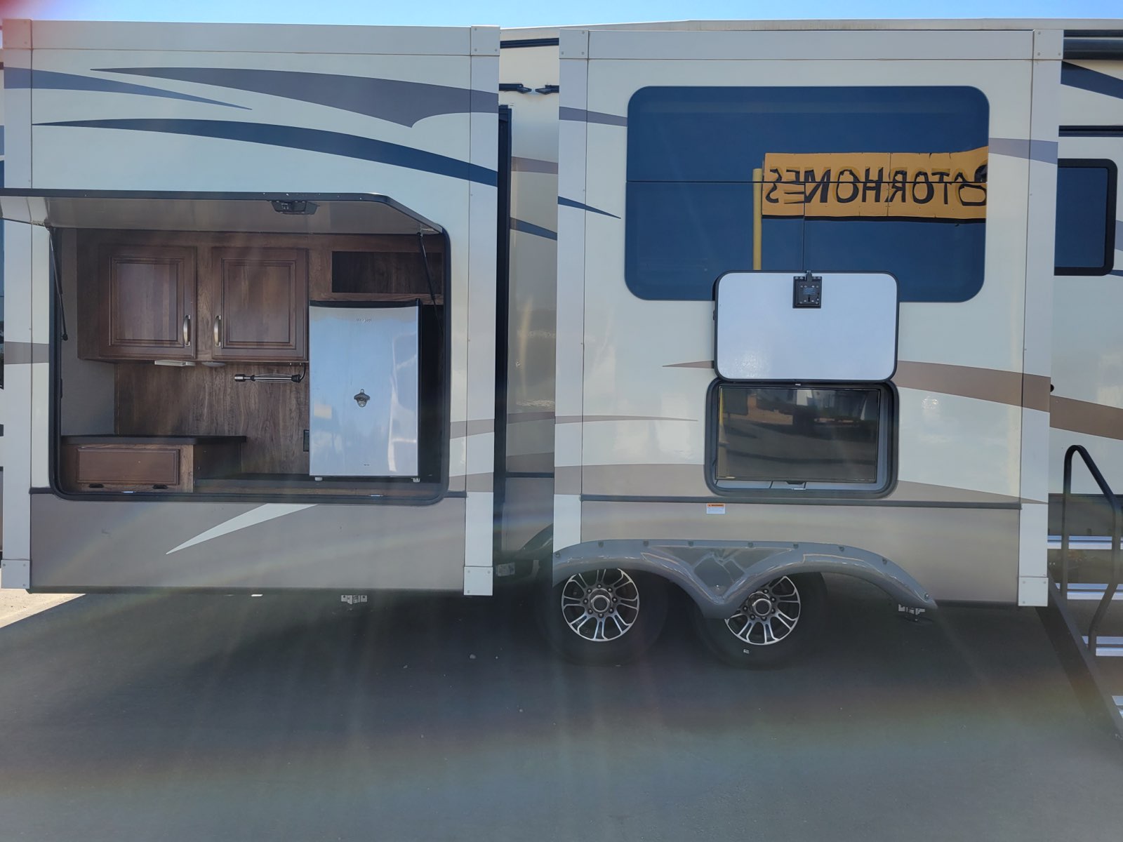 2017 Keystone Montana Legacy Edition 3661RL National Vehicle