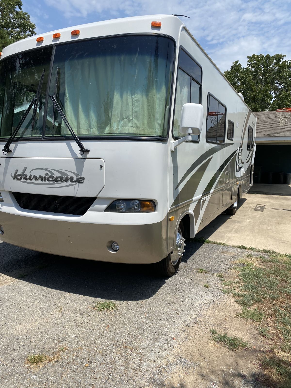 2005 Four Winds Hurricane 30Q National Vehicle