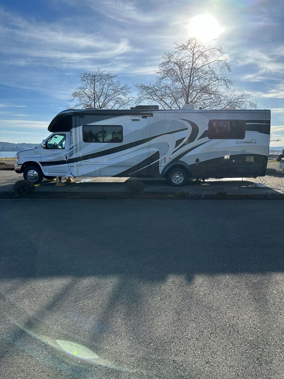 2015 Itasca Cambria 30J National Vehicle