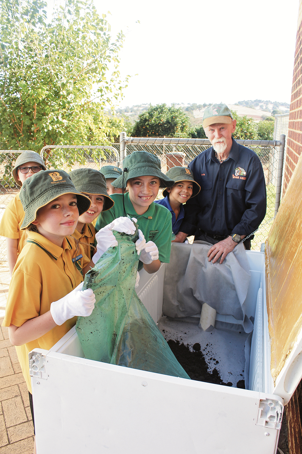 When your fridge stops keeping your beer cold, turn it into a worm farm! Northern Valleys News