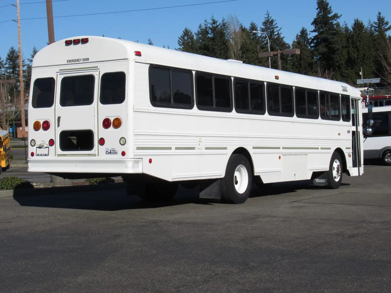 2003 Thomas Front Engine 44 Passenger Commercial Bus B33236