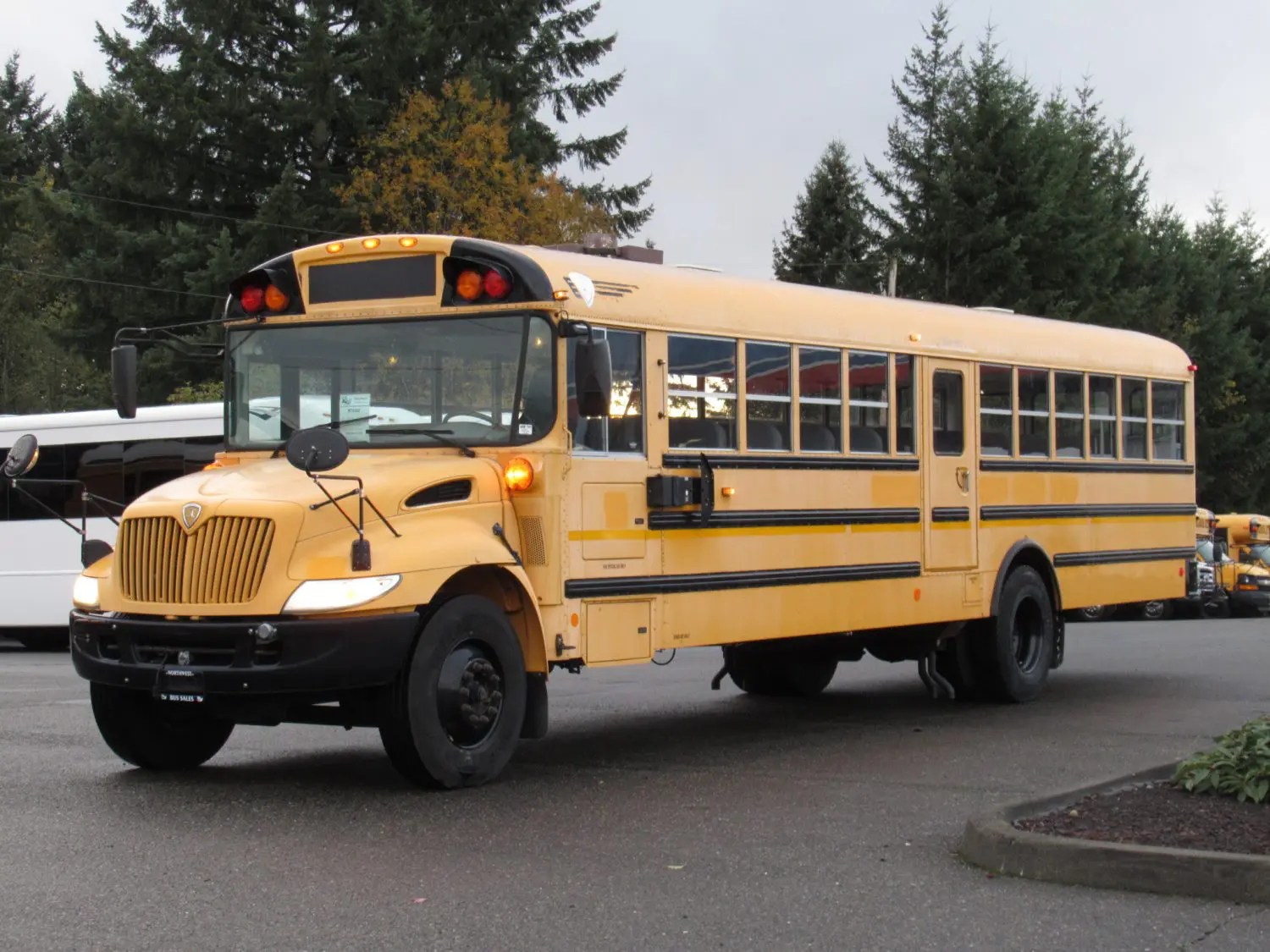 2007 IC CE300 71 Passenger Conventional School Bus B72232