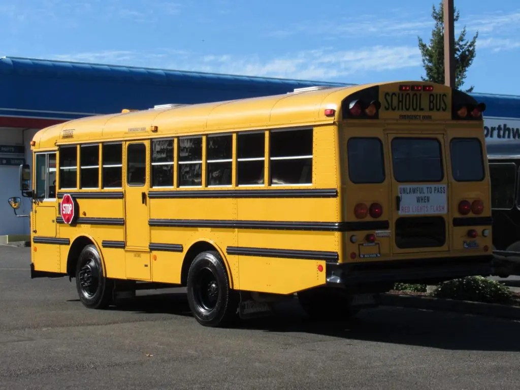 2009 Thomas SafTLiner 39 Passenger Short School Bus B10136