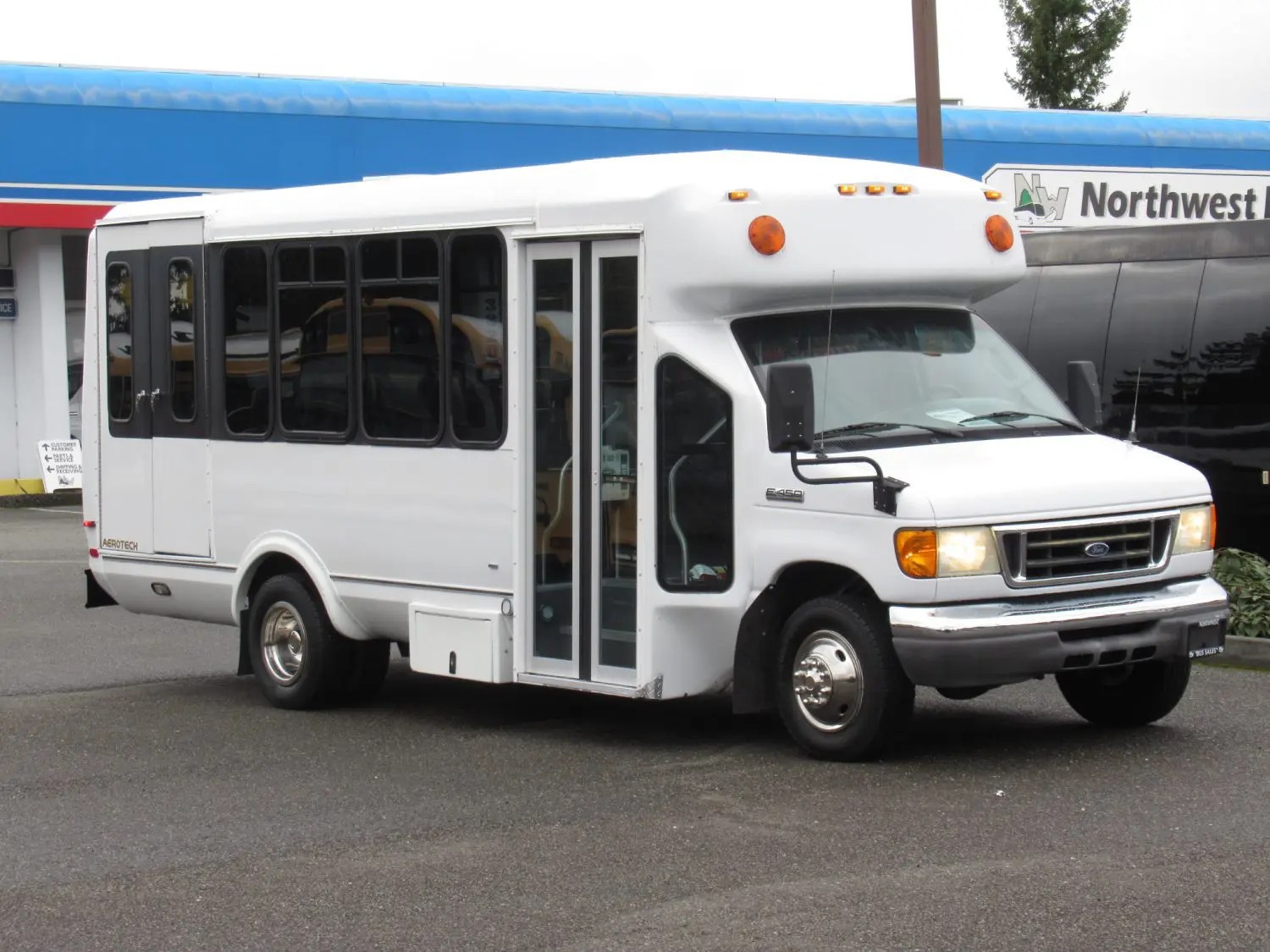 2007 Ford Eldorado Aerotech 12 Passenger + 2 Wheelchair Shuttle Bus