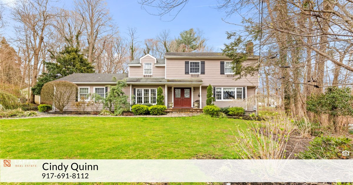 7 Whitney Ct, Smithtown, NY 11787