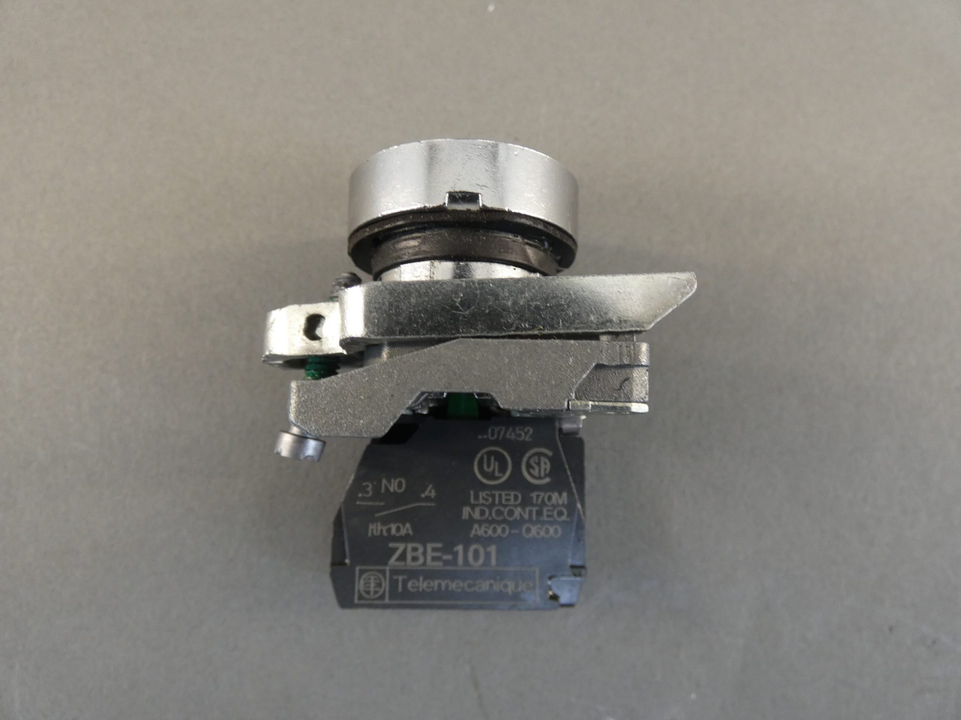 Telemecanique ZBE101 Green Momentary Pushbutton GPM Surplus