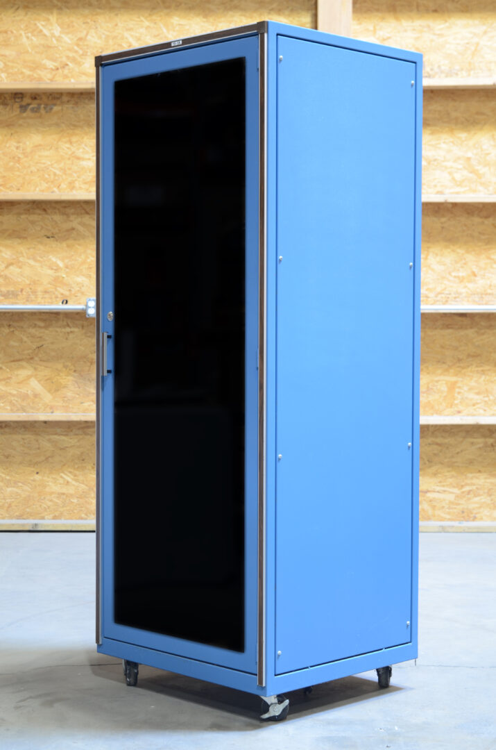 Great Lakes Case & Cabinet Co Great Lakes Case & Rack Mount Enclosure w/ Wheels, 76&Prime;H x 29&Prime;L