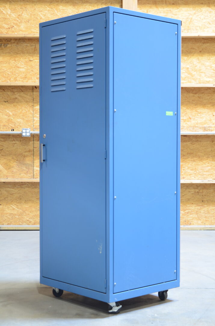 Great Lakes Case & Cabinet Co Great Lakes Case & Rack Mount Enclosure w/ Wheels, 76&Prime;H x 29&Prime;L