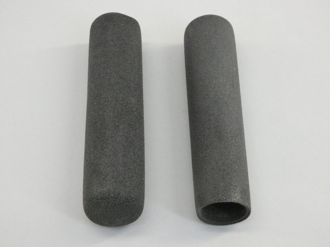 *Lot of 2* McMasterCarr 9282K19 Black Rubber Grips Fit 15/16″13/64″ OD x 43/4″ Long GPM
