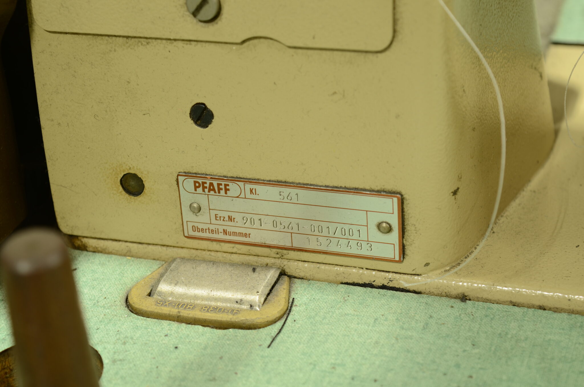 PFAFF 561 Industrial Sewing Machine W/ 1/2HP 1 Phase Supreme Clutch