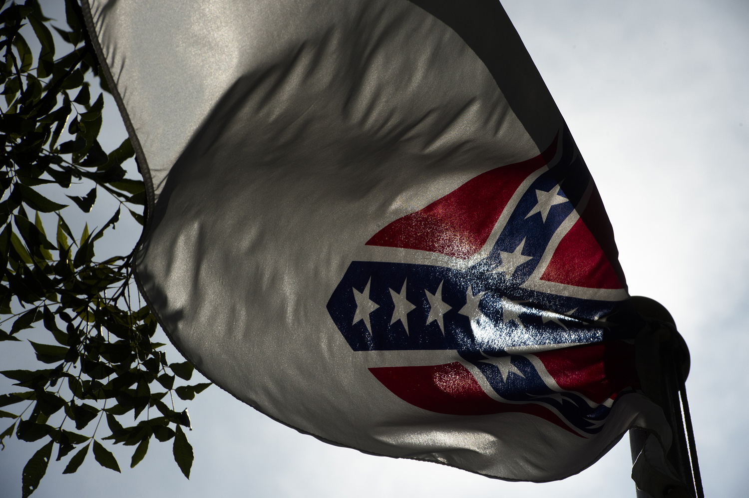 Alabama governor removes Confederate flags from Capitol