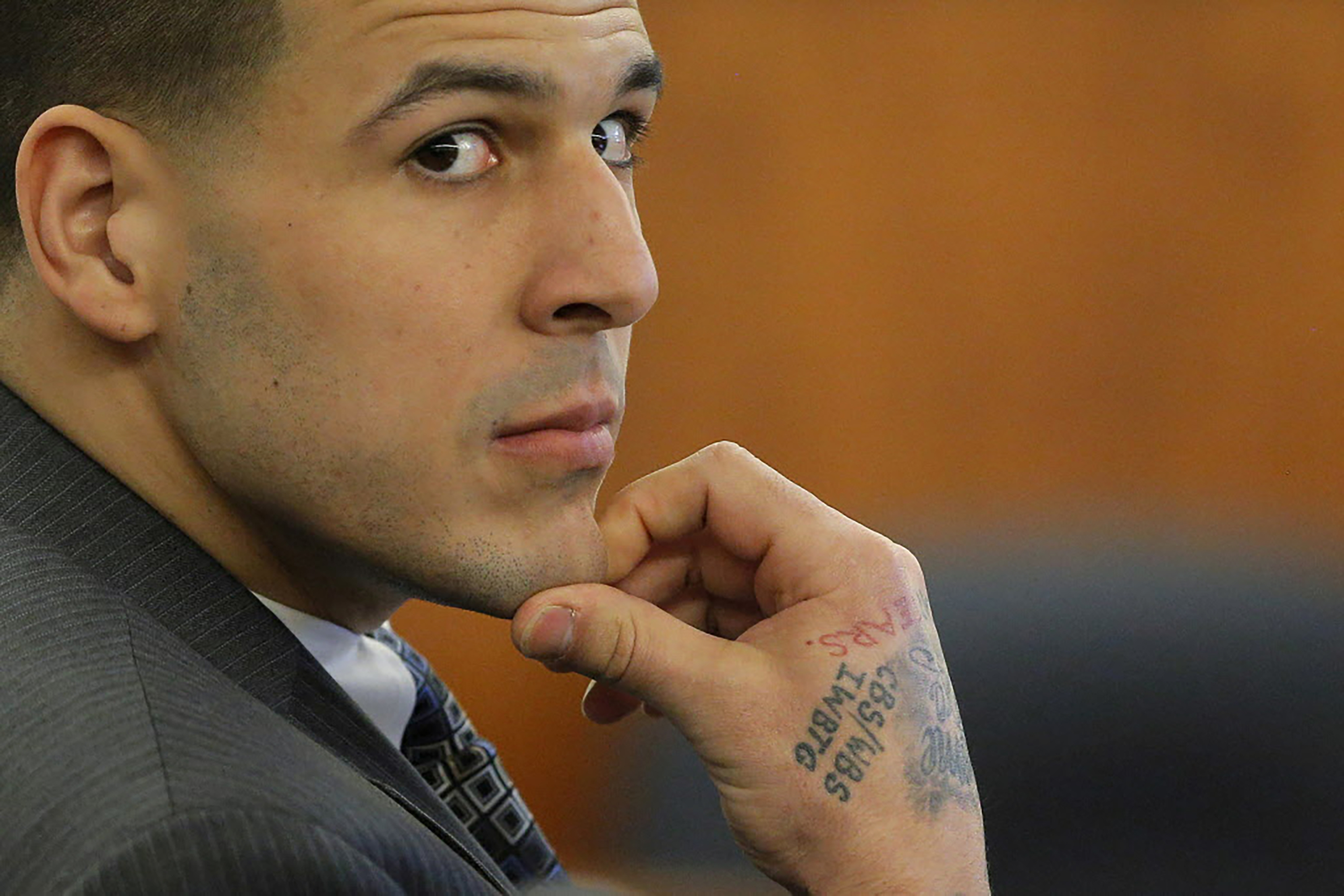 Aaron Hernandez’s prison records reveal a nightmare inmate(02)