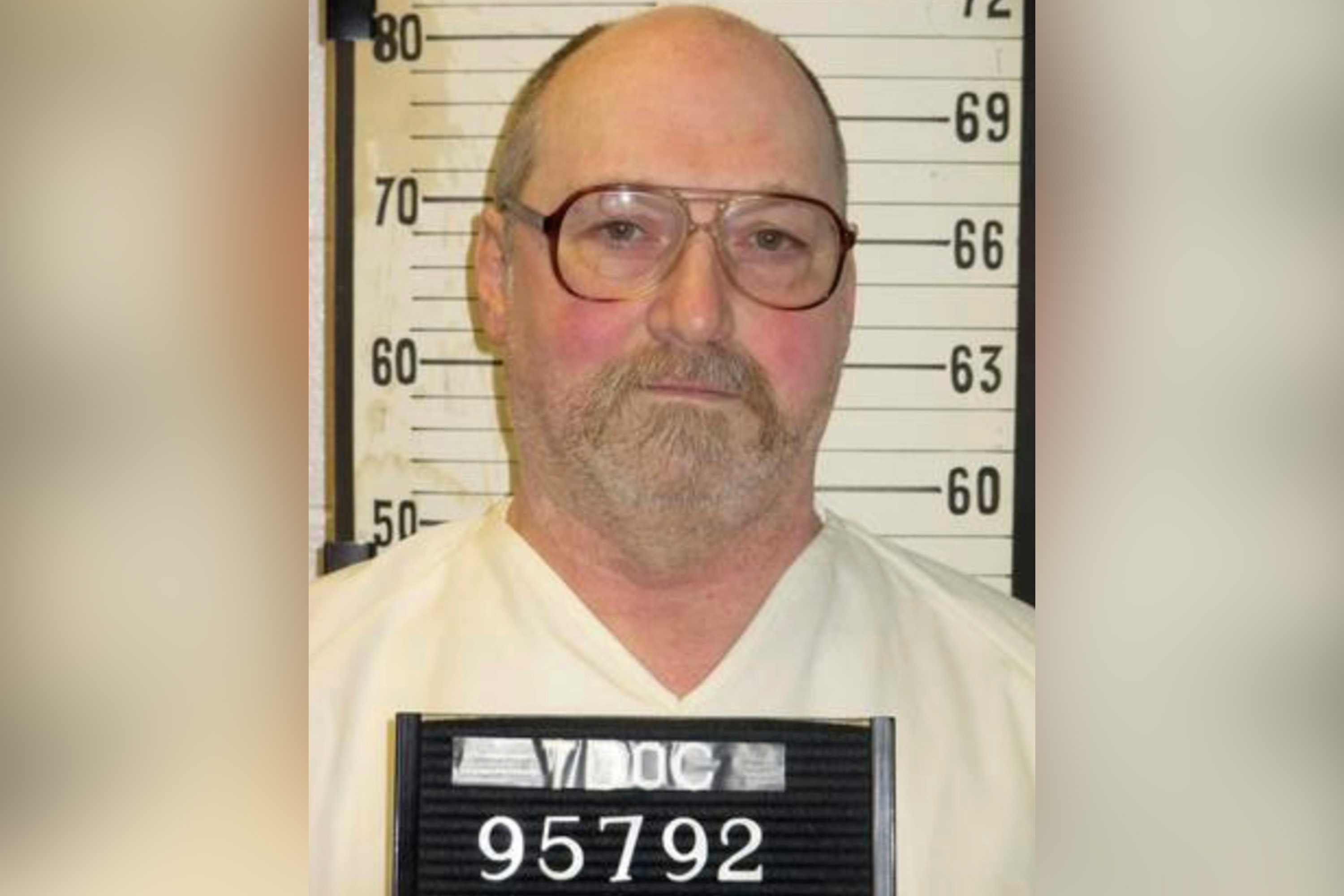 Inmate mutters 'beats being on death row' before electrocution