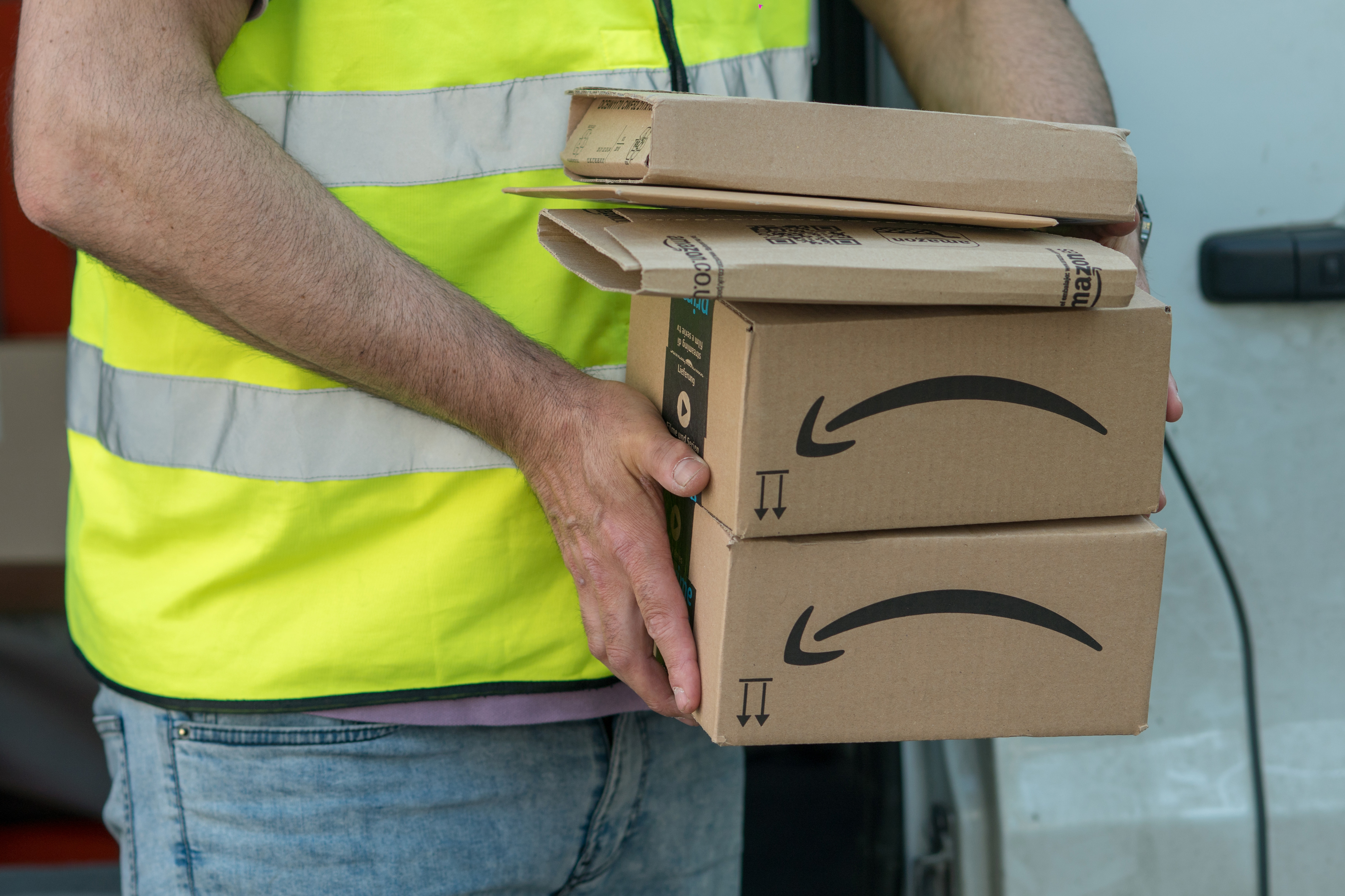 Delivery drivers involved in Amazon theft ring, FBI says