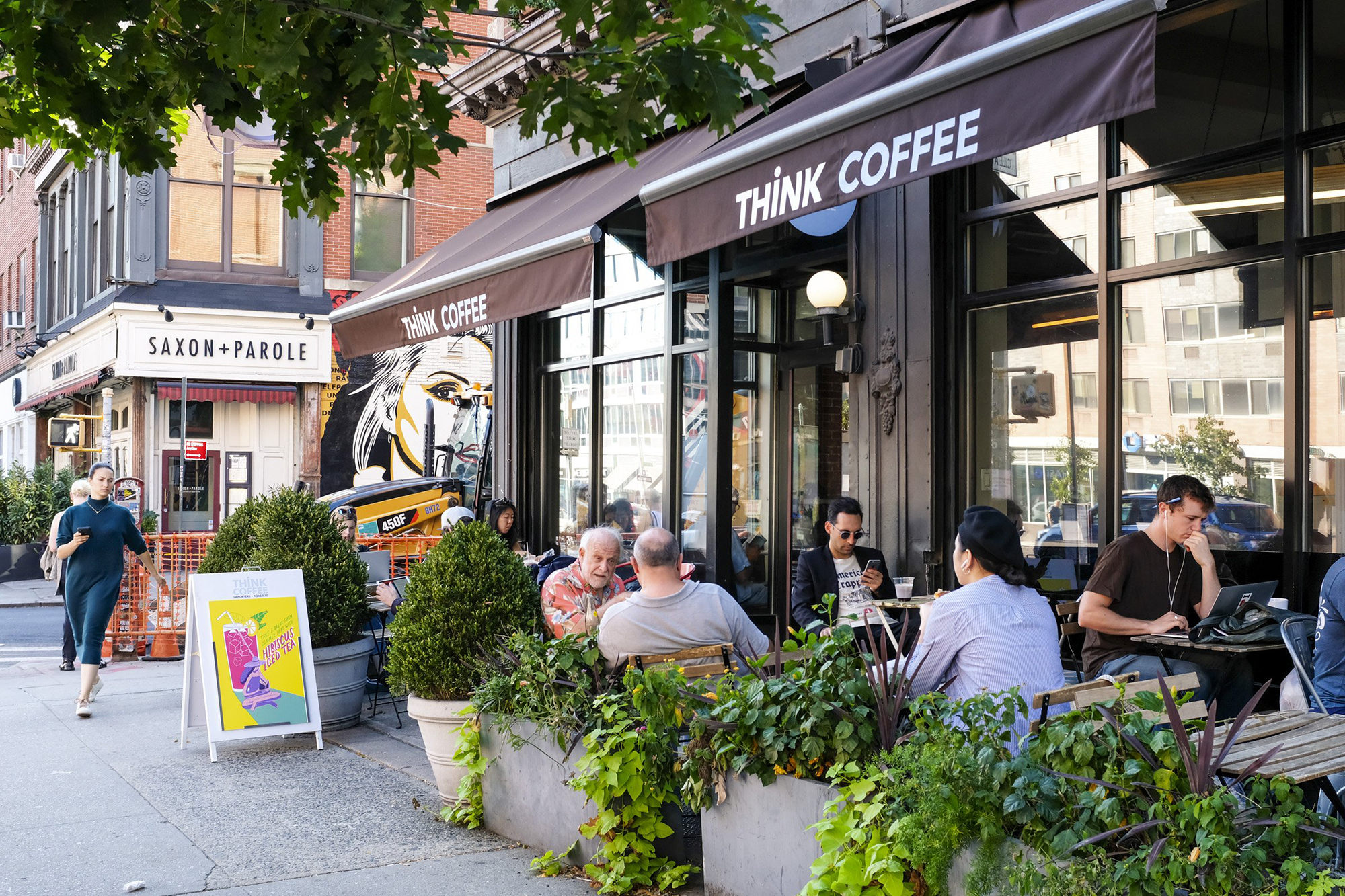 Diners attacked by homeless man outside NYC coffee shop