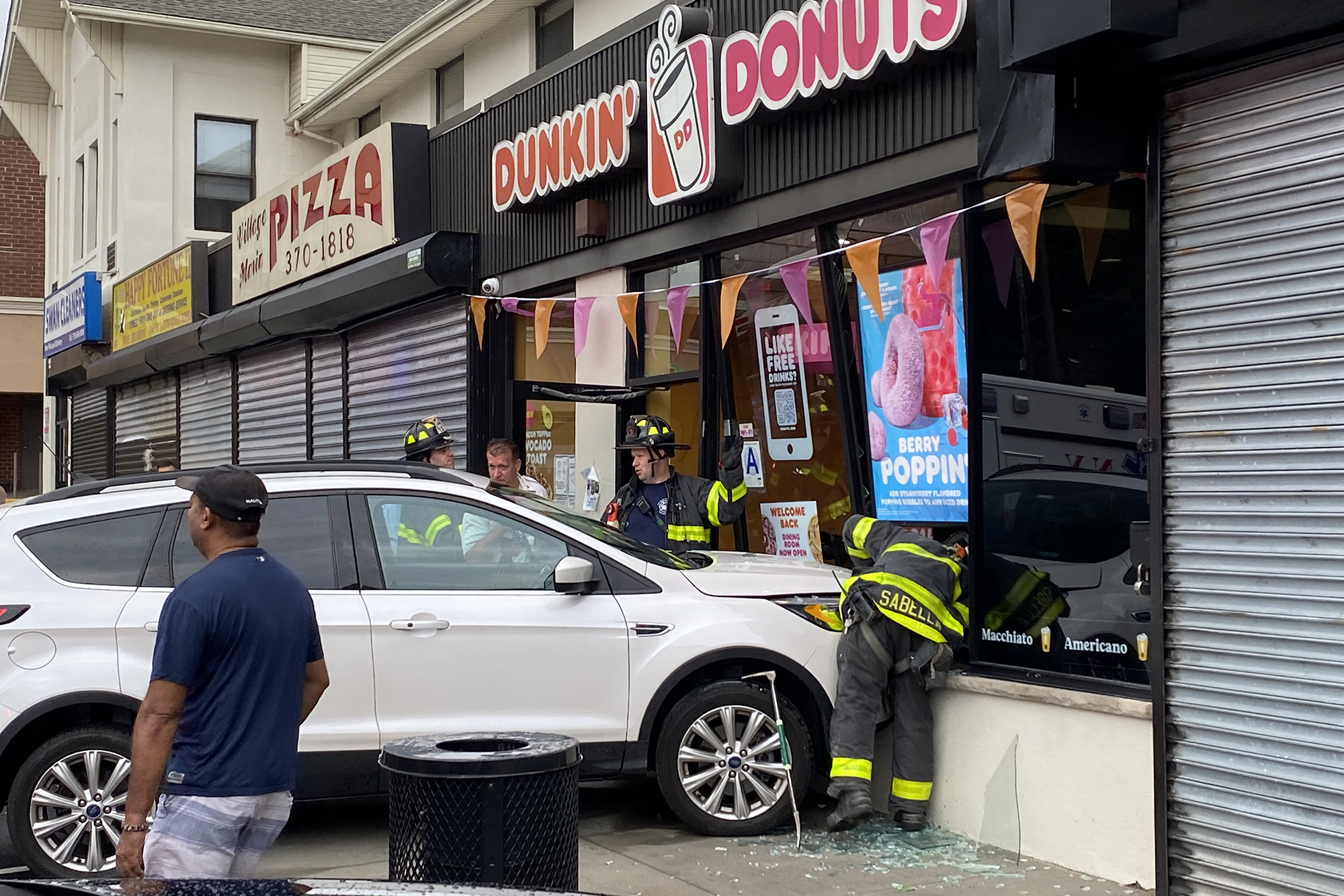Driver creams Staten Island Dunkin' Donuts after plowing through it(02)