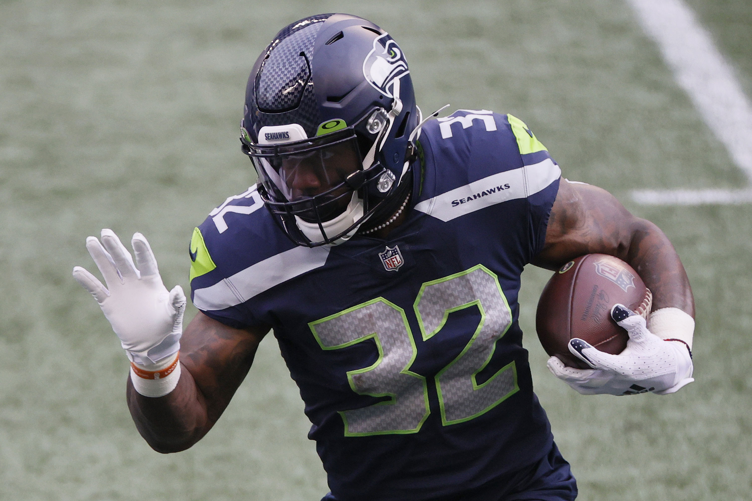 Seahawks running back Chris Carson suddenly retires due to neck injury
