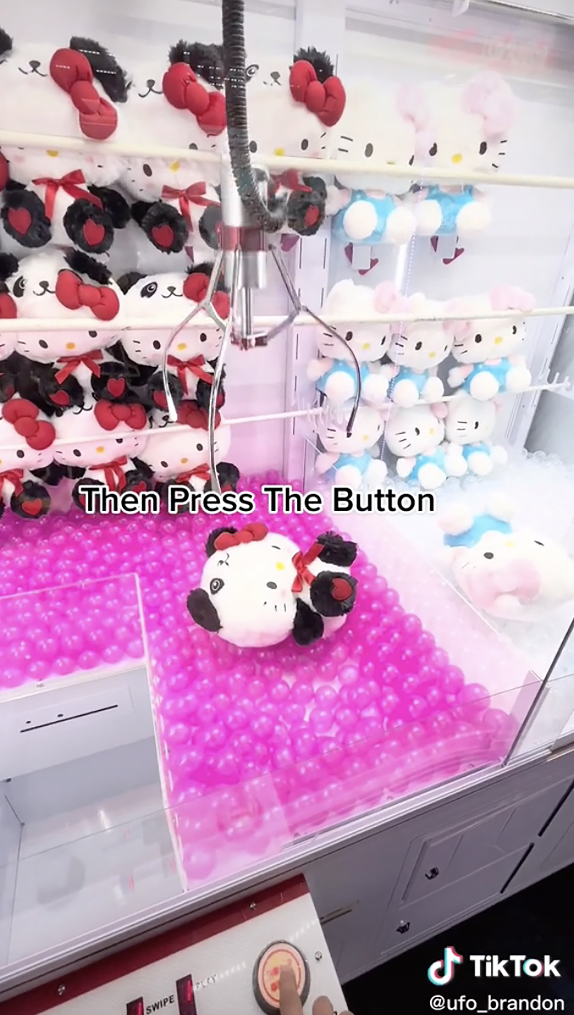 The secret hack to winning arcade claw machines is revealed