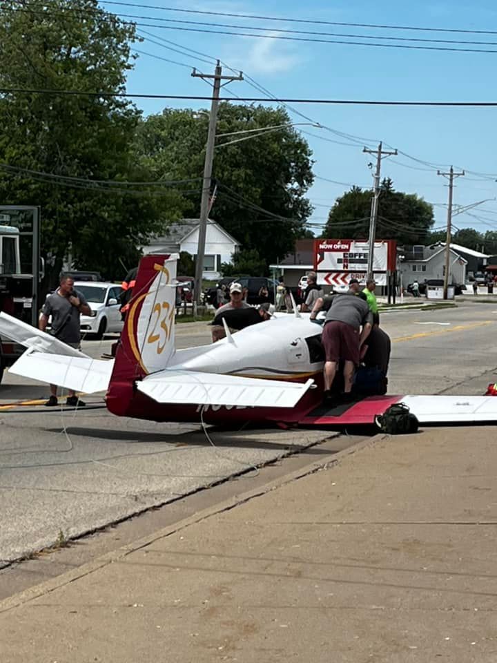 Two killed in small plane crash on Illinois road