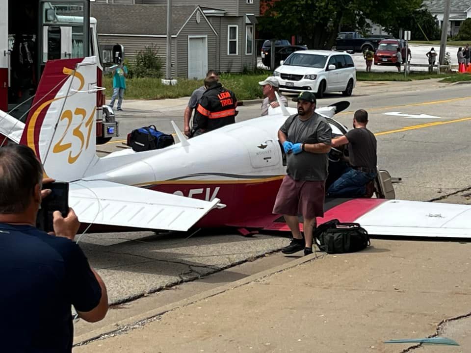 Two killed in small plane crash on Illinois road
