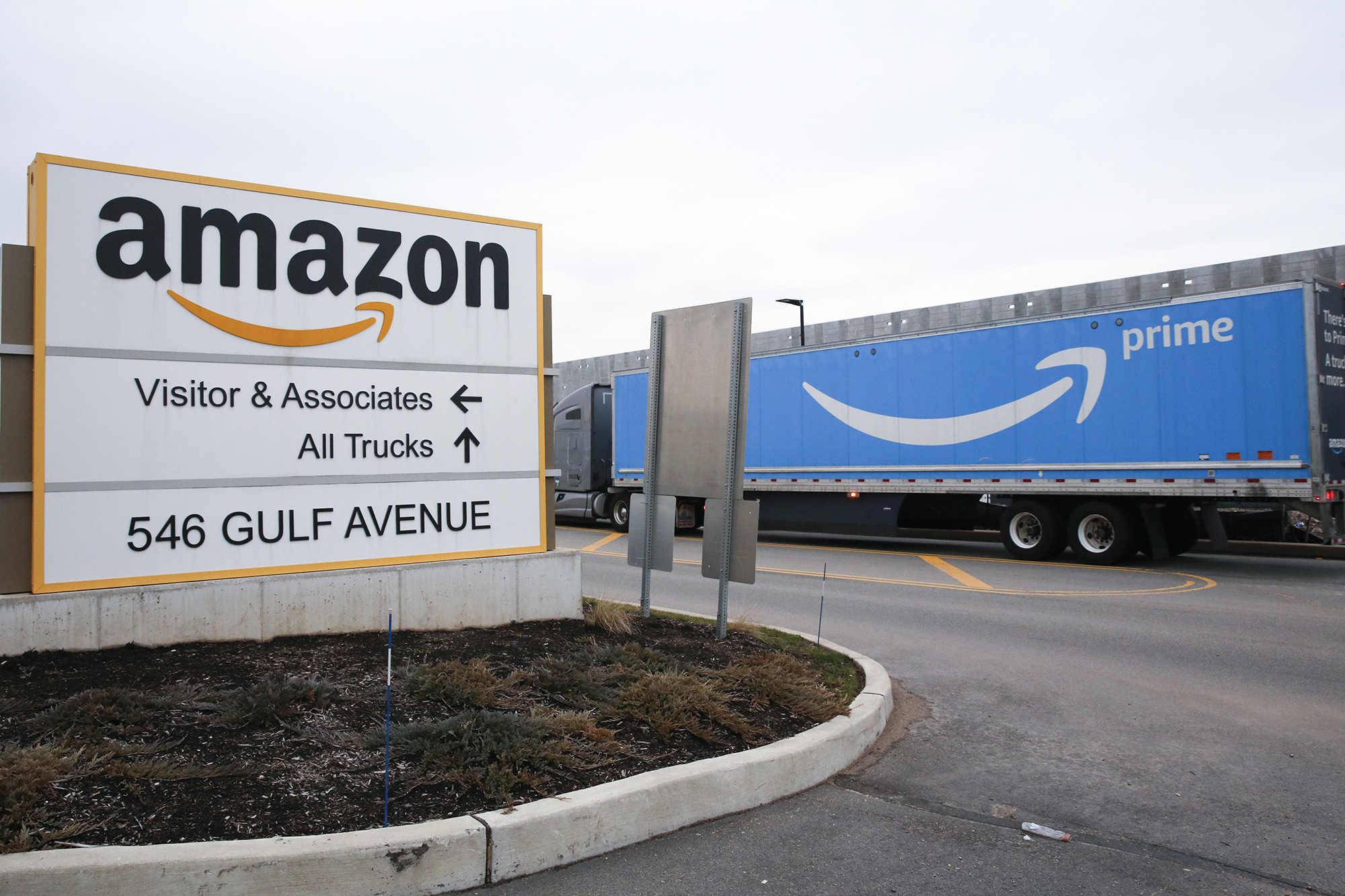 Amazon to close, scrap plans for warehouses across US amid slowing