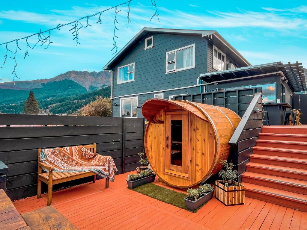 14 Best Backpacker Hostels in Queenstown 🏆 [2024]