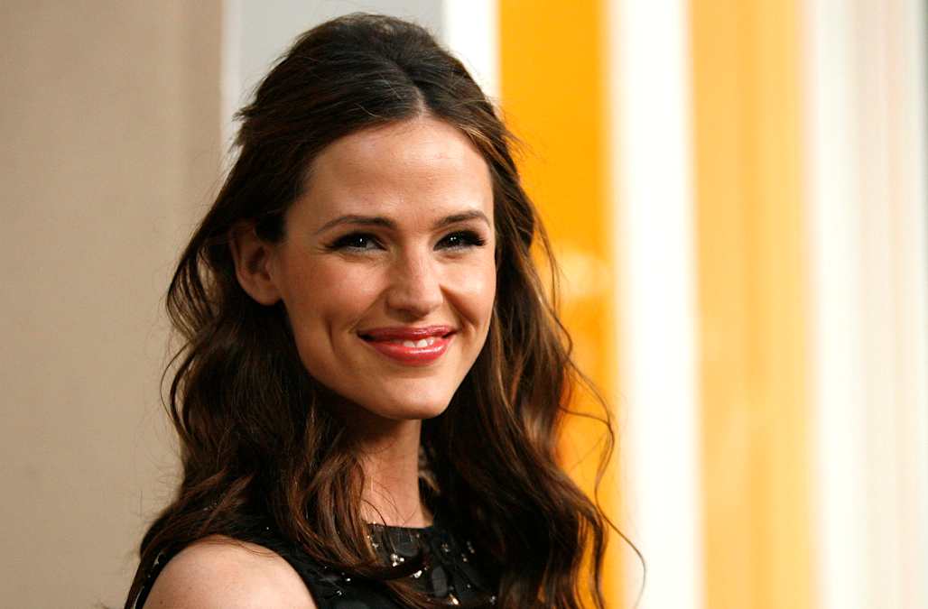 Fauci gives Jennifer Garner 'practical' parenting advice amid pandemic(019)