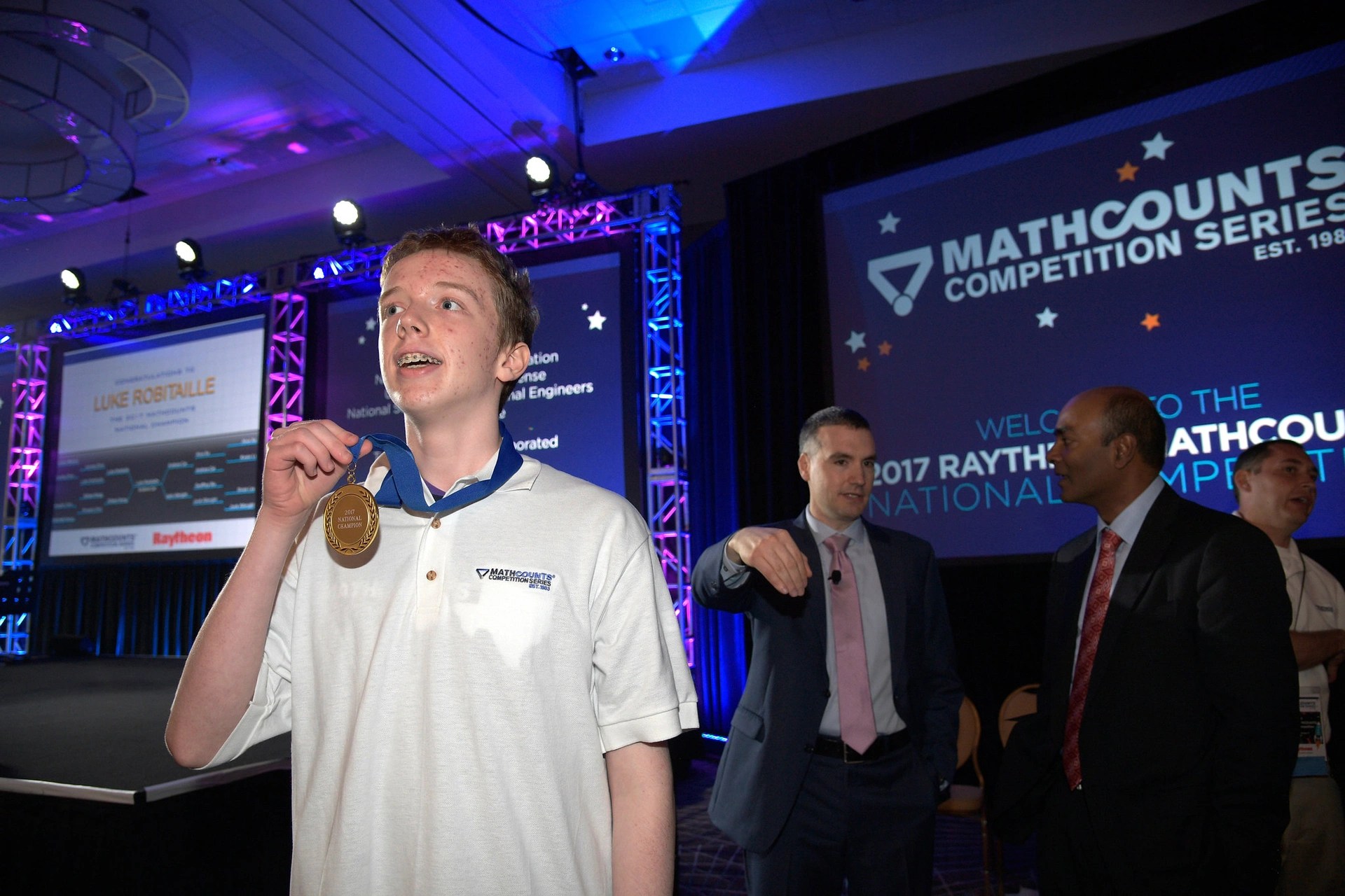 Bài toán 100 con gà cuộc thi Raytheon MATHCOUNTS National Competition O₂ Education