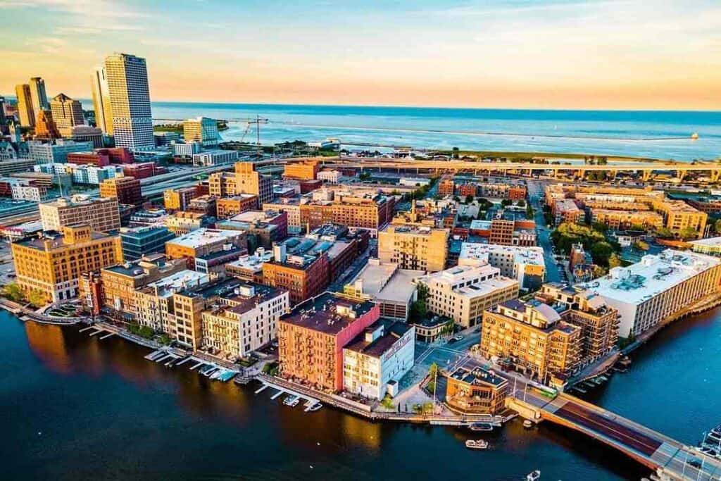 15 Best Restaurants in Third Ward Milwaukee 2023