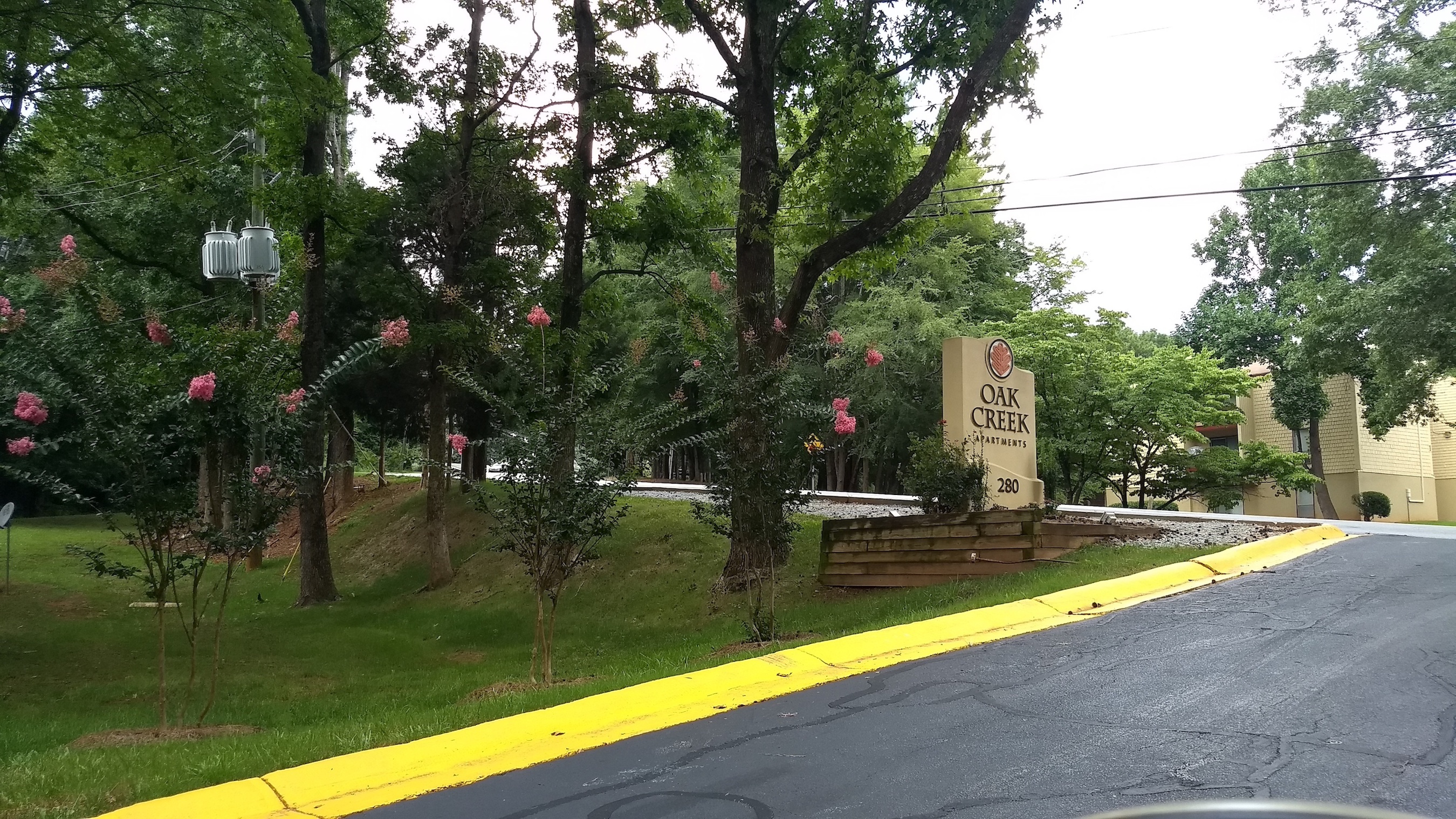 Oak Creek Apartments Affordable Luxury inside the perimeter!