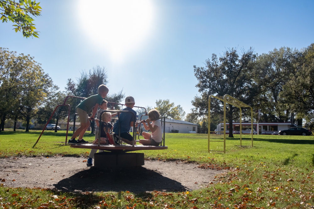 Oakes, North Dakota Shop, Play, Stay