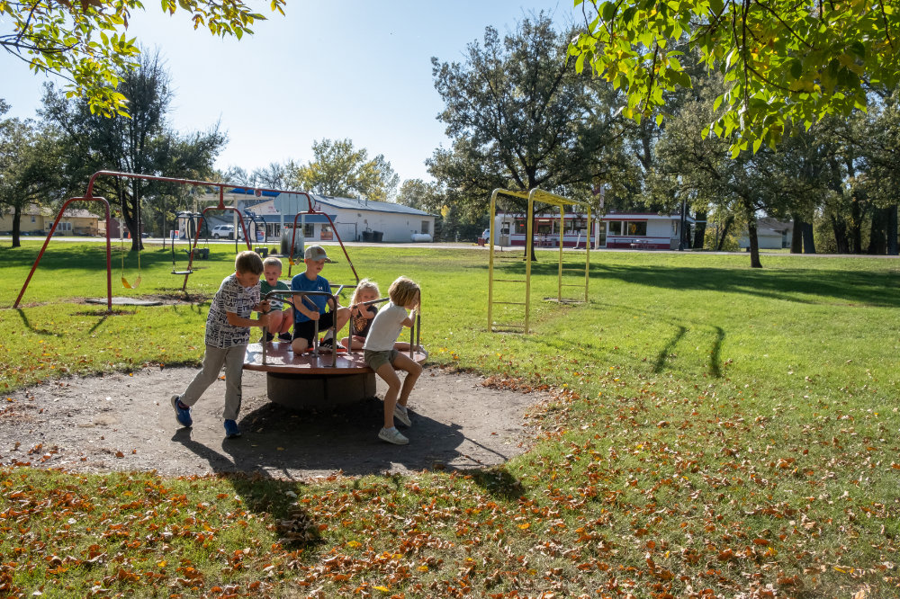 Oakes, North Dakota Shop, Play, Stay