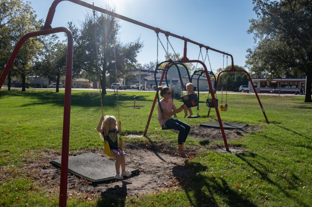 Oakes, North Dakota Shop, Play, Stay