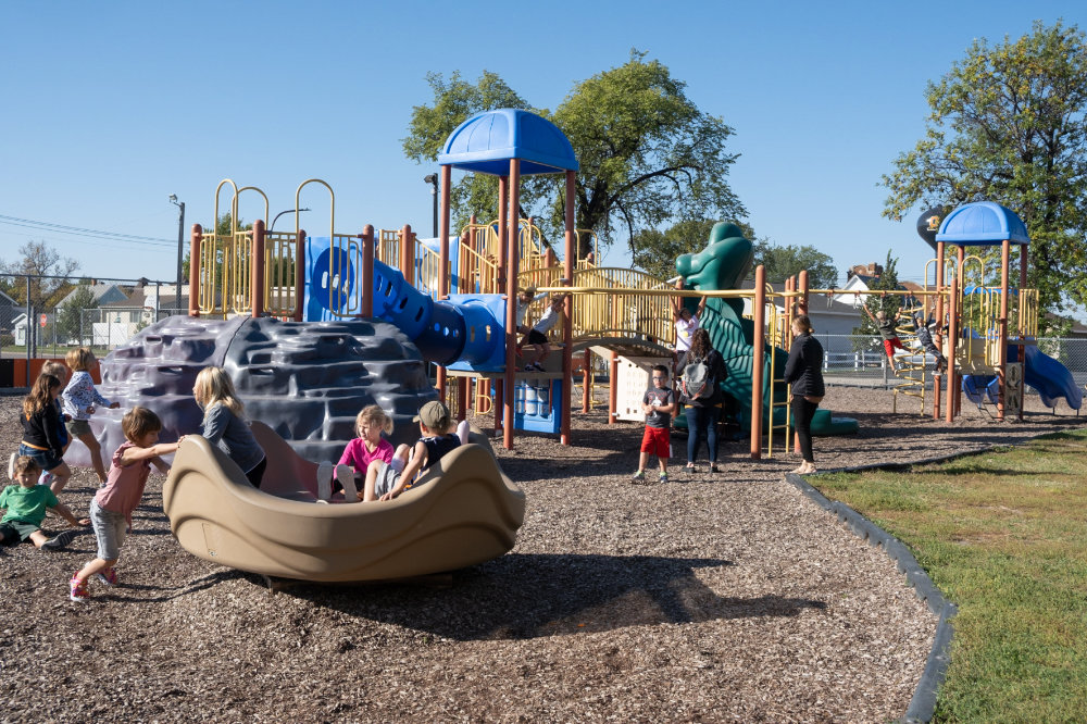 Oakes, North Dakota Shop, Play, Stay