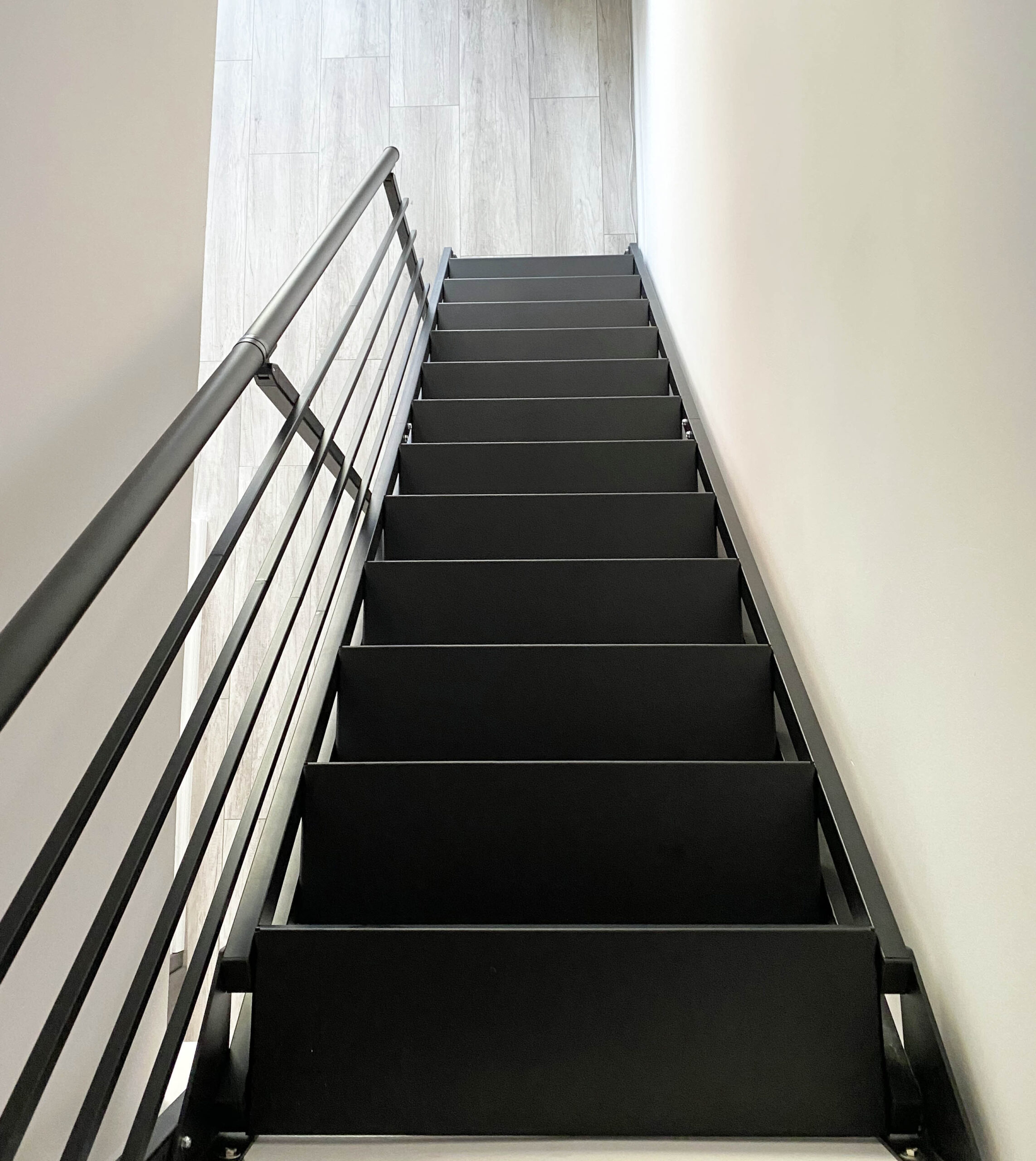 Black Metal Adjustable Straight Staircase Oak Factor