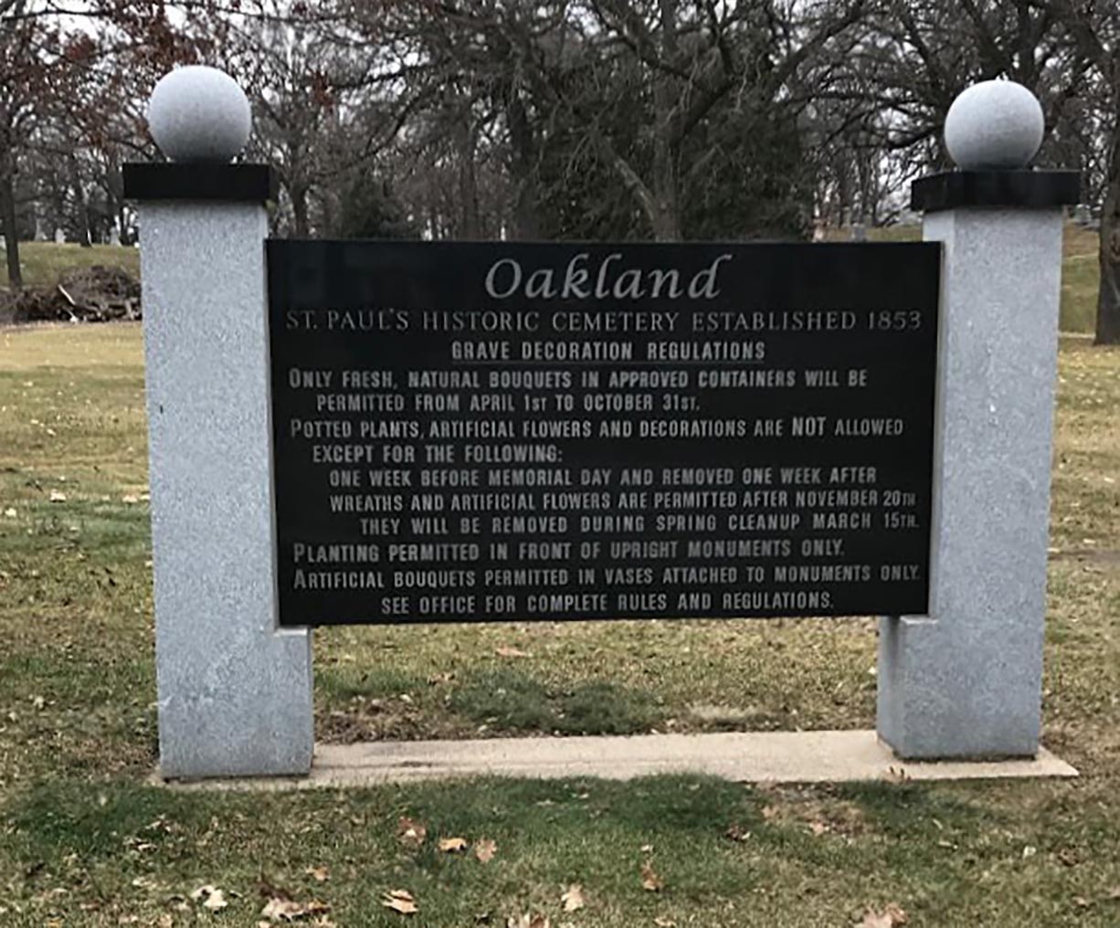 Oakland Cemetery Visiting