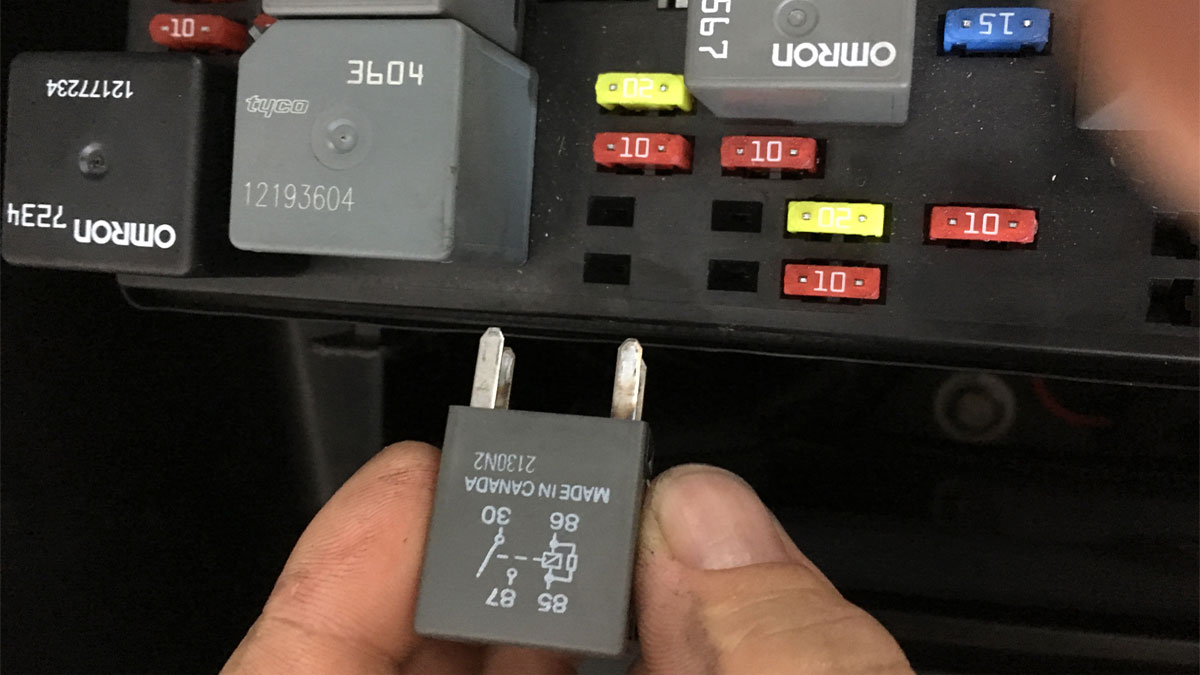 6 Signs of a Bad Fuel Pump Relay (And Replacement Cost)