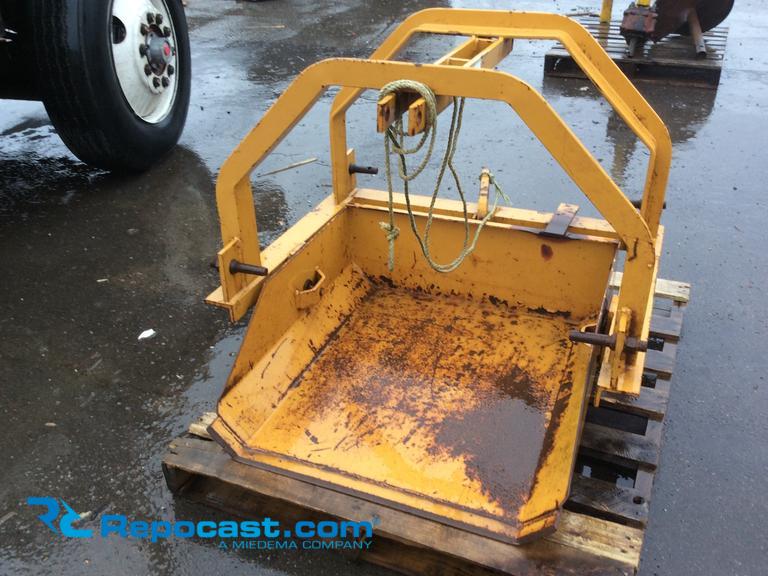 King Kutter dirt scoop, 3 point hitch,...