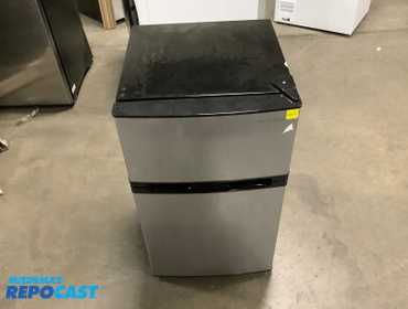 Repocast.com® | Insignia NS-CF30SS9 mini refrigerator...