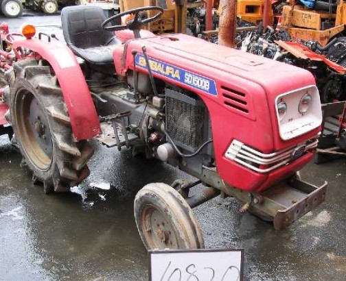 ネットを探していて見つけました。シバウラのSD1500Bだそうです。ということは上の写真の型番がSD1540Bの40は四駆ということを指しているのかもしれませんね。