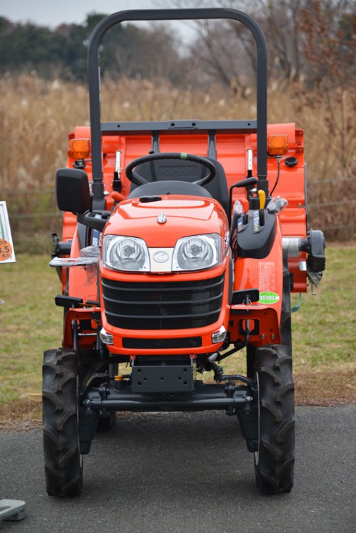 kubota tractor JB13 クボタJB13　JB13XBSARF1　価格￥1,330,560 ★13.5馬力 ★手元のレバーで圃場四隅の切り返しもスムーズ。